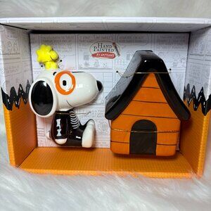 NEW Peanuts Snoopy Woodstock Dog House Halloween Costume Salt Pepper Shakers 2pc